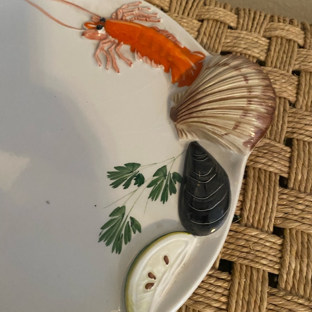 TreArt. Seafood Design Dinner Plate. NWOT. Made in Italy. Numbered. - Picture 3 of 5